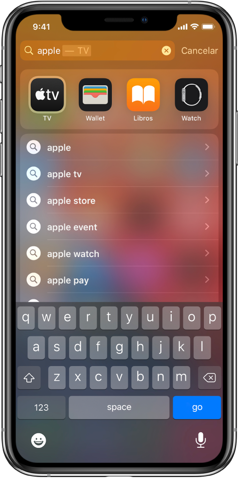 Pantalla con una búsqueda en el iPhone. Arriba se muestra el campo de búsqueda que contiene el texto de búsqueda “apple” y debajo aparecen los resultados de búsqueda correspondientes a ese texto.