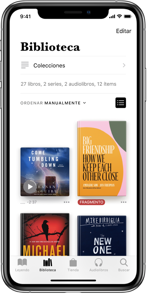 Pantalla Biblioteca en la app Libros. En la parte superior de la pantalla se encuentra el botón Colecciones y una serie de opciones de ordenación. La opción de ordenación Recientes está seleccionada. En el centro de la pantalla se muestran portadas de libros de la biblioteca. En la parte inferior de la pantalla, de izquierda a derecha, se muestran las pestañas Leyendo, Biblioteca, Tienda, Audiolibros y Buscar.