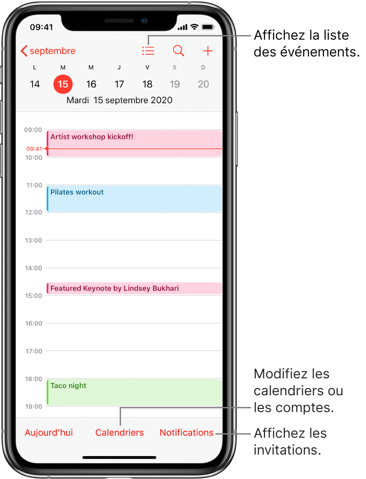 Un calendrier en présentation par jour montrant les événements du jour. Touchez le bouton Calendriers en bas de l’écran pour changer de compte de calendrier. Touchez le bouton Notifications en bas à droite pour afficher les invitations.