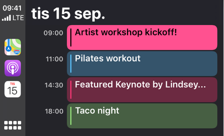En kalenderskärm i CarPlay som visar fyra aktiviteter för tisdagen den 15 september.
