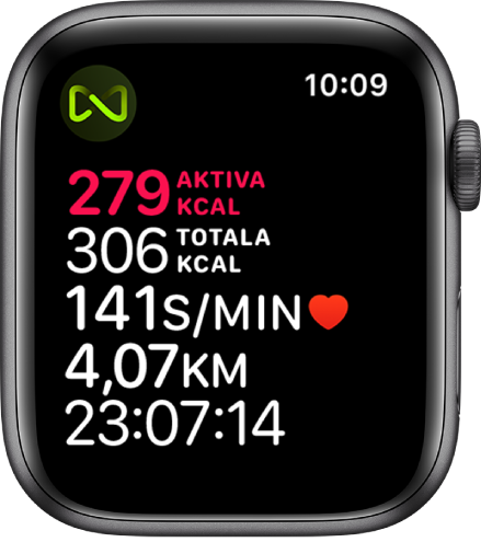 En träningsskärm som visar detaljer om en löpbandsträning. En symbol i det övre vänstra hörnet visar att Apple Watch är trådlöst ansluten till löpbandet.