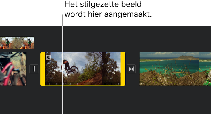 Een videofragment in de tijdbalk met aan beide uiteinden gele bereikhandgrepen. De afspeelkop bevindt zich op het punt waar het stilgezette beeld zal worden toegevoegd.