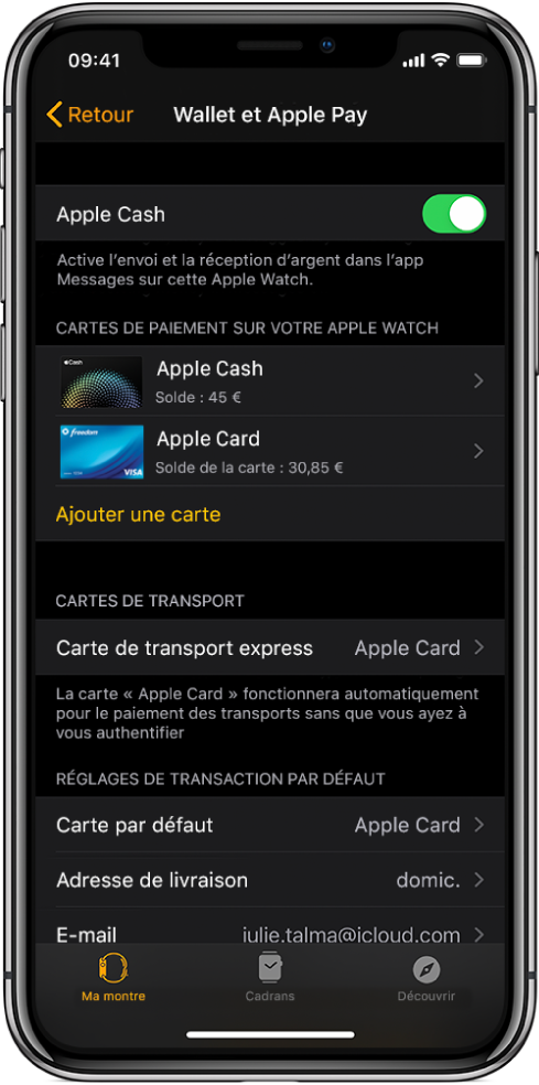 L’écran Wallet et Apple Pay de l’app Apple Watch sur l’iPhone. Il présente les cartes ajoutées à l’Apple Watch, la carte que vous avez choisie d’utiliser pour le transport express et les réglages par défaut des transactions.