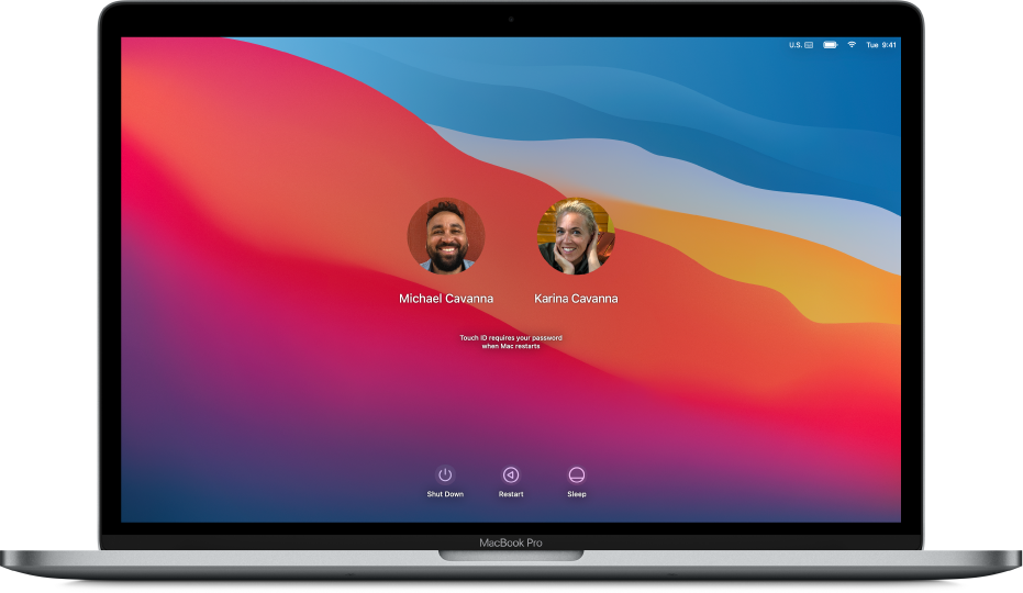 Ein Mac-Schreibtisch mit einem gesperrten Anmeldebildschirm und zwei Benutzeraccounts.