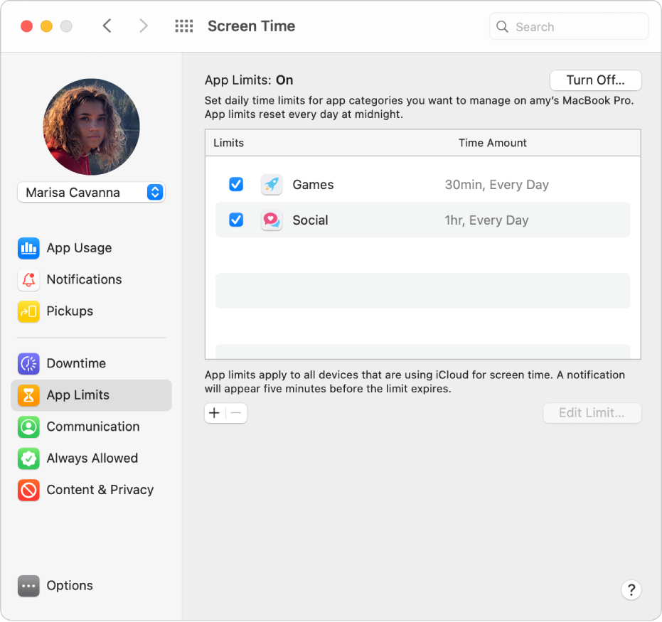 La sous-fenêtre « Limites d’app » dans « Temps d’écran » avec « Limites d’app » activé. Des horaires sont configurés pour deux catégories d’apps.