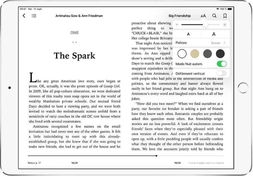 La première page d’un livre ouvert dans l’app Livres affichant les commandes de navigation en haut de l’écran. Le bouton Apparence est sélectionné et les réglages d’apparence suivants sont affichés, de haut en bas : luminosité, taille de la police, thème de couleurs, « Mode Nuit autom. » et « Défilement vertical ».