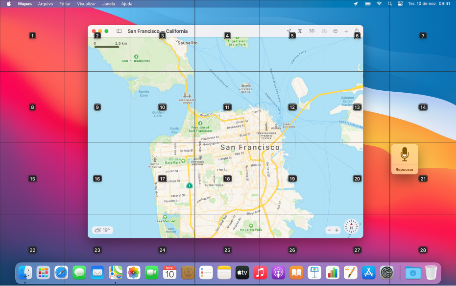 Uma grade sobreposta à mesa, mostrando um mapa no app Mapas. A grade divide a mesa em sete colunas e quatro linhas, e cada célula é numerada de 1 a 28. A janela de feedback está localizada à direita da janela do Mapas.