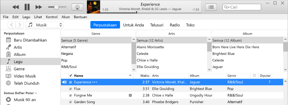 Jendela utama iTunes: Browser kolom muncul di sisi kanan bar samping dan di atas daftar lagu.