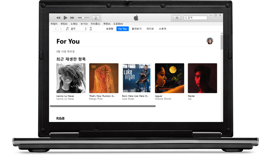 Apple Music For You가 있는 PC와 iPhone.