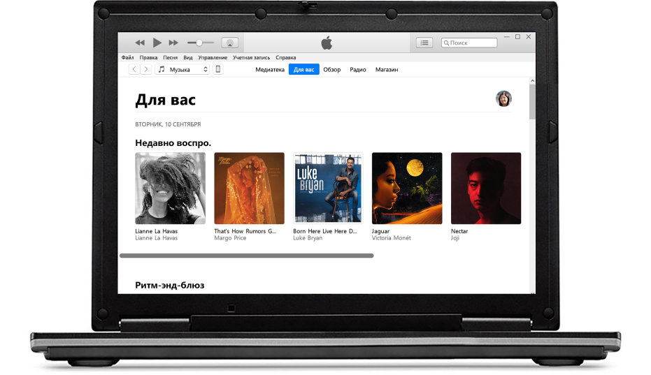 ПК и iPhone, на котором открыт раздел «Для вас» в Apple Music.