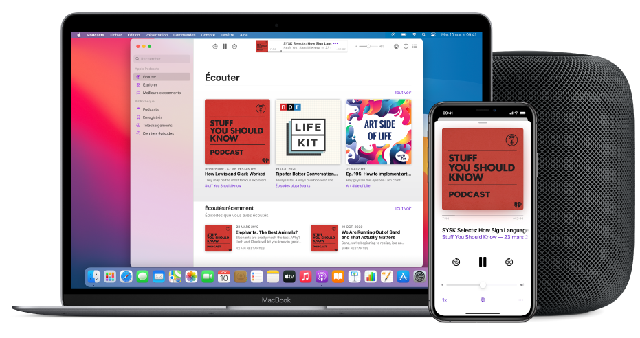 Fenêtre Apple Podcasts affichant l’écran Écouter sur un Mac et un iPhone, avec un HomePod en arrière-plan.