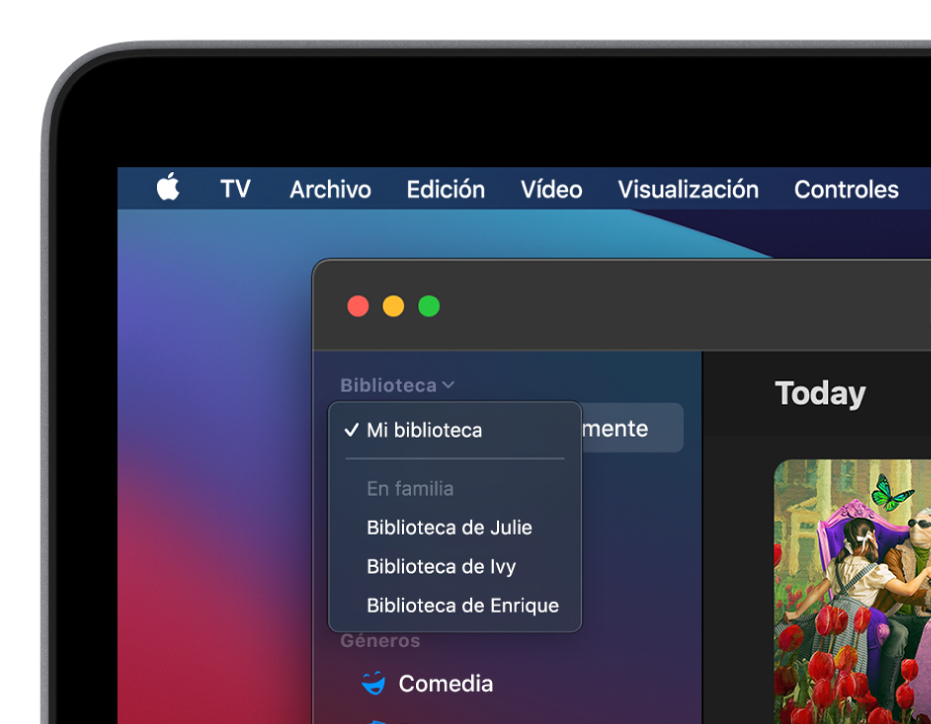 La pantalla de la biblioteca de la app Apple TV con las bibliotecas de los miembros de la familia en la barra lateral.