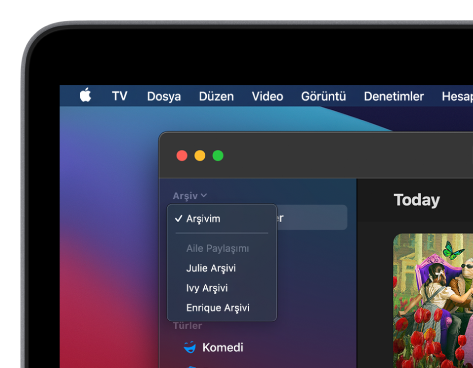 Aile üyelerinin arşivlerinin kenar çubuğunda gösterildiği bir Apple TV uygulaması arşiv ekranı.