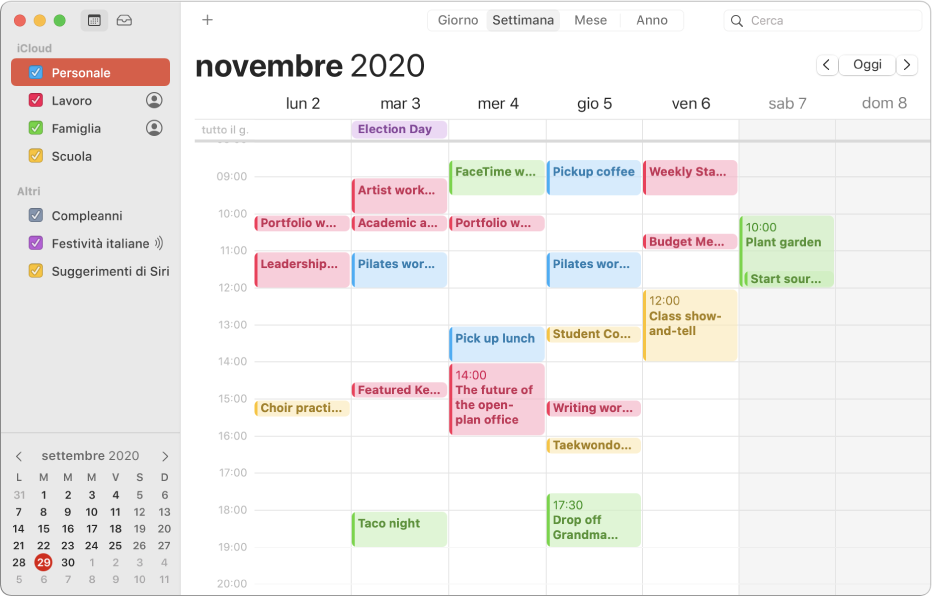 Una finestra di Calendario nella vista Mese, che mostra i calendari personali, di lavoro, familiari e scolastici ognuno di un colore diverso nella barra laterale sotto l'intestazione dell'account iCloud.