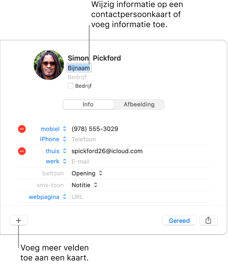 Een contactpersoonkaart met het bijnaamveld onder de contactnaam en een knop onder in het venster om meer velden aan de kaart toe te voegen.