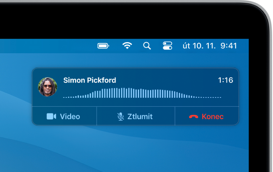 V pravém horním rohu obrazovky Macu je vidět upozornění sdělující, že probíhá telefonní hovor
