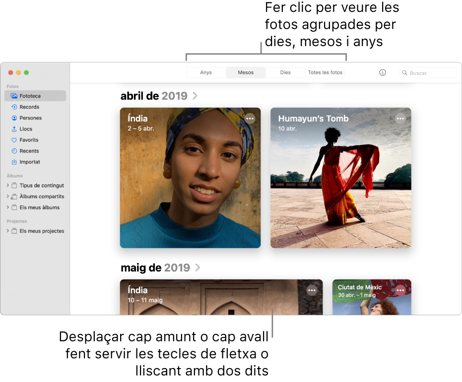 La finestra de l’app Fotos que mostra la vista Mesos seleccionada a la barra d’eines i les fotos organitzades per mes a la secció principal de la finestra.