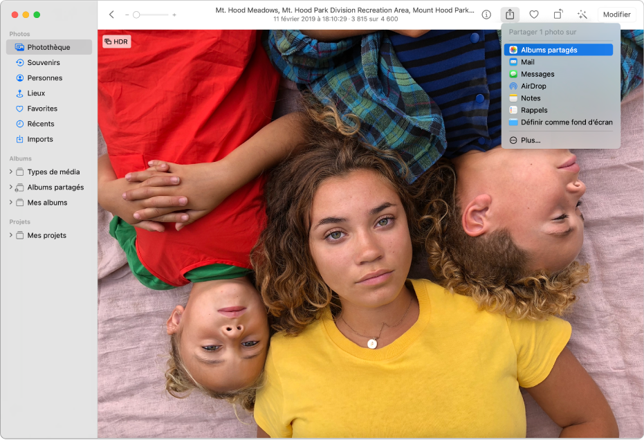 La fenêtre Photos présentant une photo et le menu Partager avec la commande Albums partagés sélectionnée.