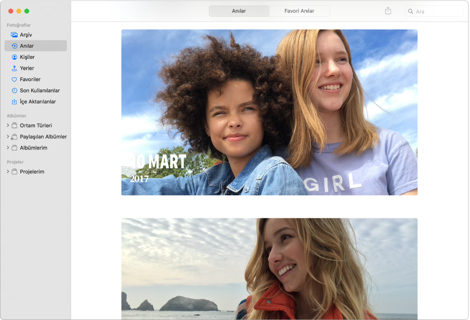 Kenar çubuğunda Anılar seçili ve pencerede birden fazla anı görüntülenen Fotoğraflar penceresi.