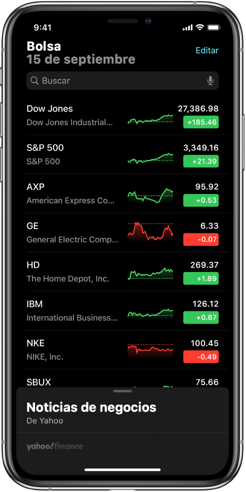 Una lista de seguimiento mostrando varias acciones. Cada acción en la lista muestra, de izquierda a derecha, el símbolo y nombre de la acción, una gráfica de rendimiento, el precio la acción y los cambios en su precio. En la parte superior de la pantalla, arriba de la lista de seguimiento, está el campo de búsqueda. Debajo de la lista de seguimiento está Business News. Desliza hacia arriba sobre Business News para ver artículos.