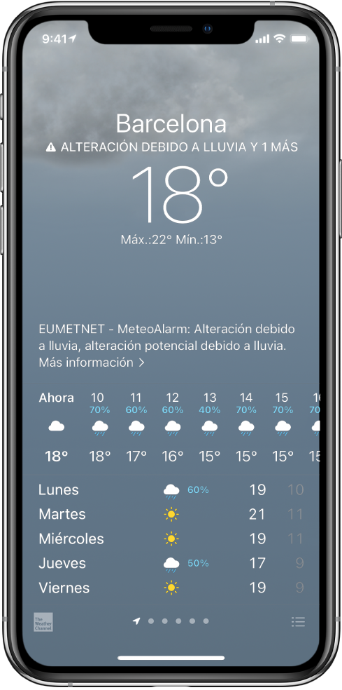 Pantalla Tiempo que muestra, de arriba abajo: la ubicación, un aviso de tormenta eléctrica intensa, la temperatura actual, la temperatura máxima y mínima del día y una gráfica que muestra los niveles de precipitación para la próxima hora. En la parte inferior de la pantalla está la previsión horaria seguida de una fila de puntos que muestra cuántas ubicaciones hay en la lista de ubicaciones. En la esquina inferior derecha, se encuentra el botón “Editar ciudades”.