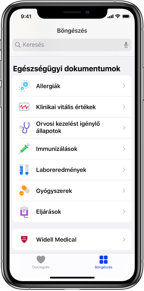 Az Egészségügyi dokumentumok képernyő az Egészség alkalmazásban. A képernyőn különféle kategóriák láthatók, többek között az Allergiák, a Klinikai vitális értékek és az Orvosi kezelést igénylő állapotok. A kategóriák listája alatt egy Widell Medical gomb látható. A képernyő alján a Böngészés gomb van kiválasztva.