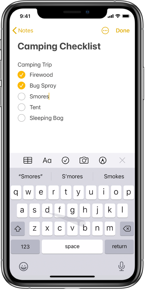 „iPhone“ klaviatūra, kurioje rodomas teksto rinkimo būdas braukiant nuo vieno klavišo prie kito.