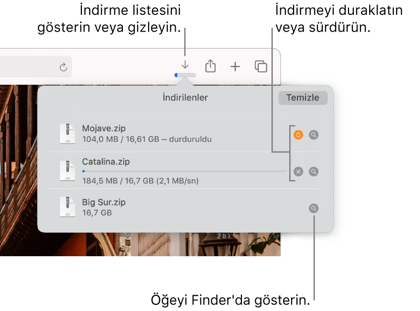 Araç çubuğundaki İndirilenler düğmesi ve altında indirilenler listesi.