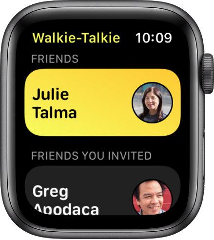 Екранът на Walkie-Talkie (Радиостанция), показващ един контакт в горния край и един приятел, когото сте поканили, в долния край.