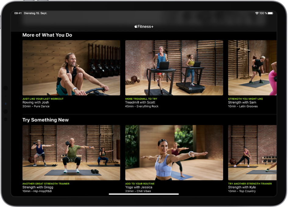 Ein iPad mit Fitness+-Trainings der Kategorien „More of What You Do“ und „Try Something New“.