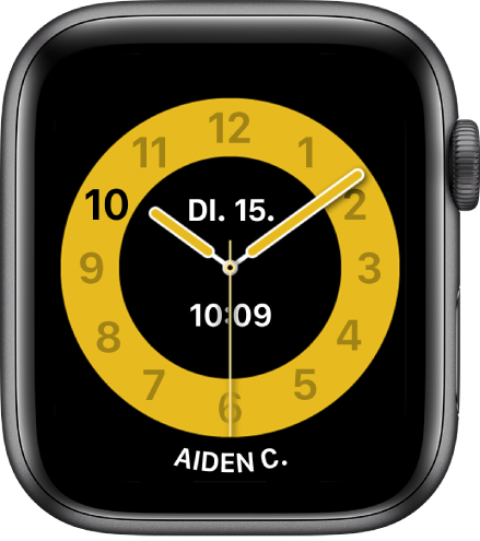 Das Zifferblatt „Schulzeit“ mit einer analogen Uhr und dem Datum oben und der Uhrzeit darunter. Der Name der Person, die die Watch verwendet, wird unten angezeigt.