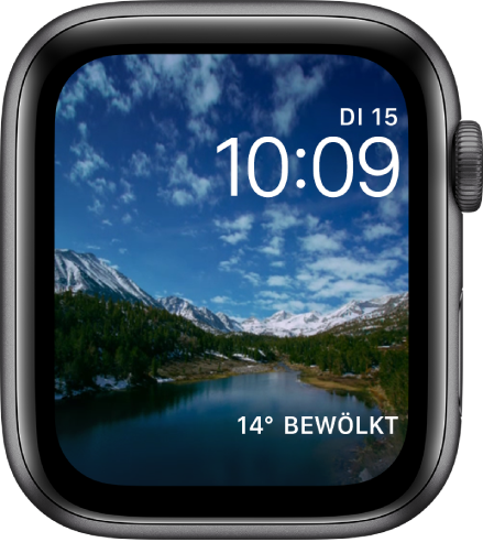 Auf dem Zifferblatt „Zeitraffer“ wird ein Zeitraffervideo einer schönen Landschaft angezeigt. Unten befindet sich die Komplikation „Wetter“.
