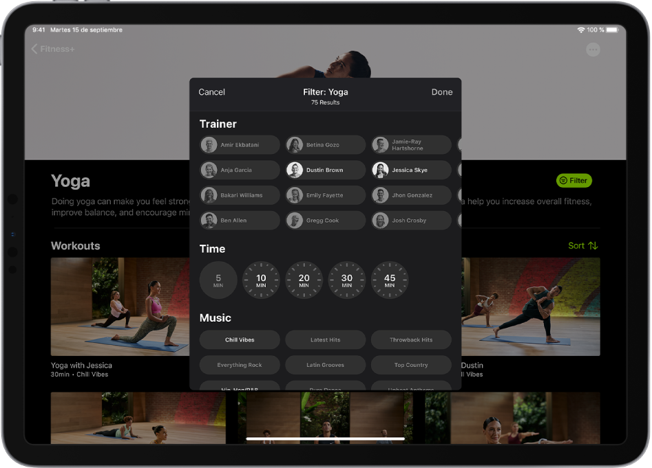 Un iPad que muestra las opciones de filtrado para las sesiones de yoga en Fitness+.