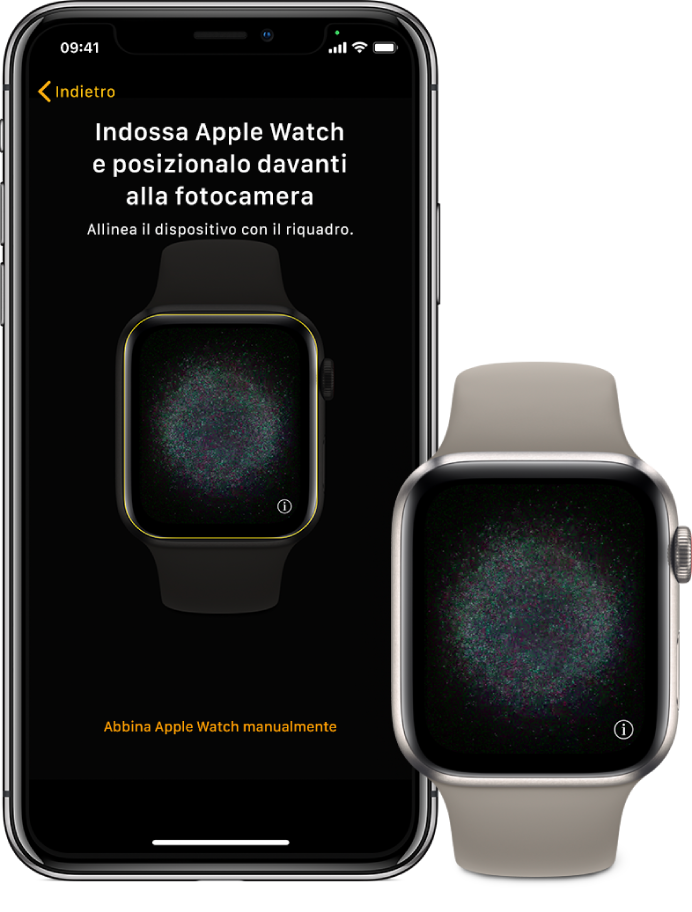 Un iPhone e un Apple Watch, uno accanto all'altro. Lo schermo di iPhone con le istruzioni di abbinamento di Apple Watch, e la schermata di Apple Watch con un'immagine della procedura di abbinamento.