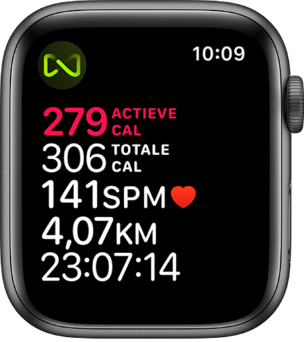 Een Work-out-scherm met informatie over een work-out met een loopband. Linksboven geeft een symbool aan dat de Apple Watch draadloos met de loopband verbonden is.