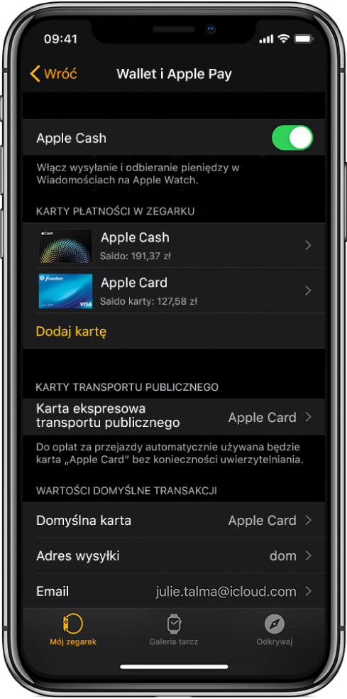 Ekran Wallet i Apple Pay w aplikacji Apple Watch na iPhonie. Ekran zawiera karty dodane do Apple Watch, kartę wybraną jako kartę ekspresową transportu publicznego oraz ustawienia domyślne transakcji.