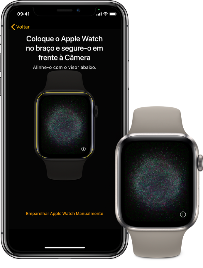 Um iPhone e um relógio, lado a lado. A tela do iPhone mostra as instruções de emparelhamento com o Apple Watch no visor, e a tela do Apple Watch mostra a imagem do emparelhamento.