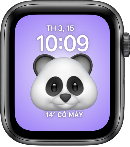 Mặt đồng hồ Memoji, là nơi bạn có thể điều chỉnh nhân vật Memoji và một tổ hợp ở dưới cùng. Chạm vào màn hình để tạo hiệu ứng cho Memoji. Ngày và giờ nằm ở trên cùng và tổ hợp Thời tiết ở dưới cùng.