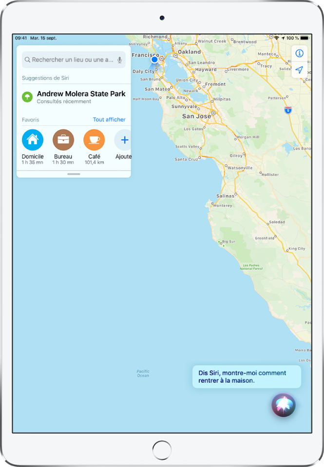 Un plan avec la réponse de Siri « Recherche de l’itinéraire vers le domicile » en bas de l’écran.