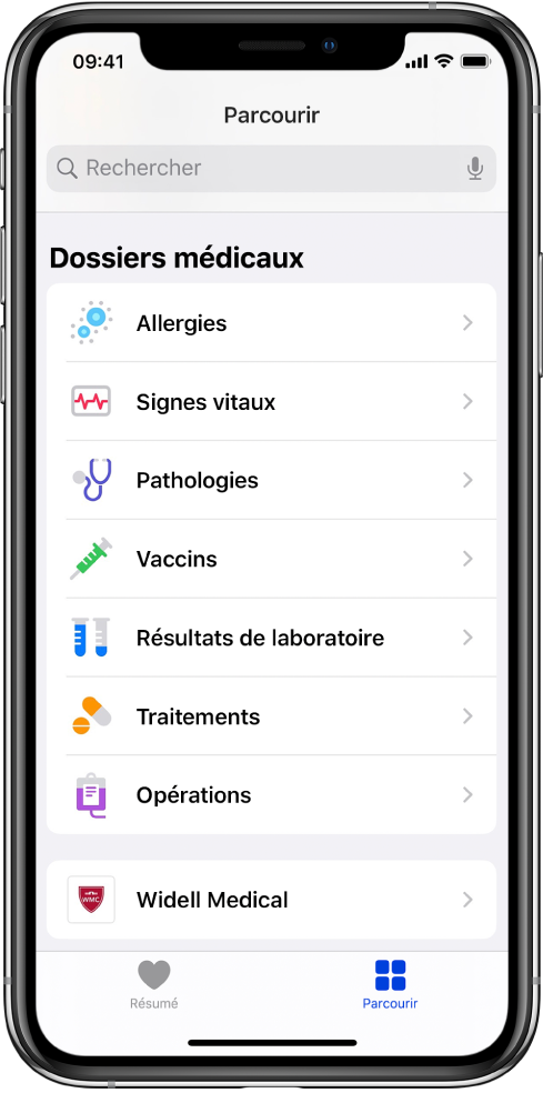L’écran « Dossiers médicaux » dans l’app Santé. Sur l’écran sont répertoriées des catégories comme Allergies, « Signes vitaux » et Pathologies. Sous la liste des catégories se trouve un bouton pour « Widell Medical ». En bas de l’écran, le bouton Parcourir est sélectionné.