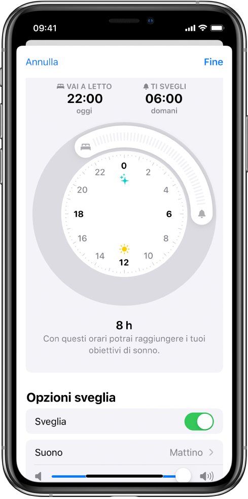 La schermata di configurazione per Sonno nell'app Salute. Al centro della schermata, si trova un orologio; l'ora per andare a dormire è impostata alle 22:00 e quella di risveglio alle 06:00. Sotto “Opzioni sveglia” viene selezionato “Sveglia attiva”, il suono è Mattino e il volume è impostato su alto.
