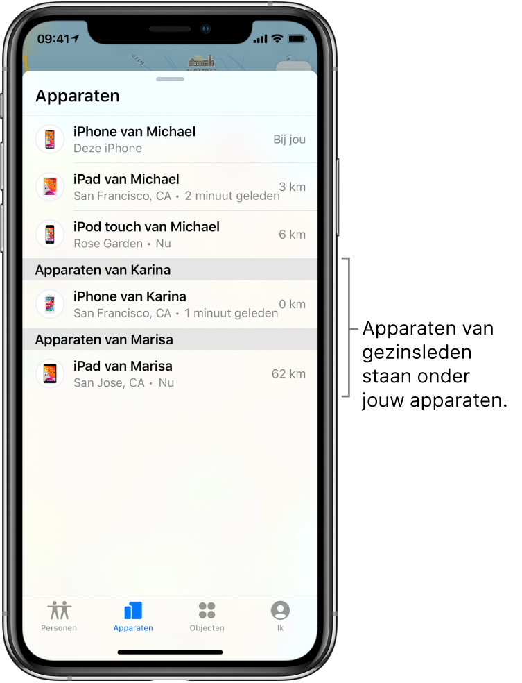 Het tabblad 'Apparaten' in Zoek mijn. Boven aan de lijst staan Michaels apparaten. Onderaan staan de iPhone van Karina en de iPad van Marisa.