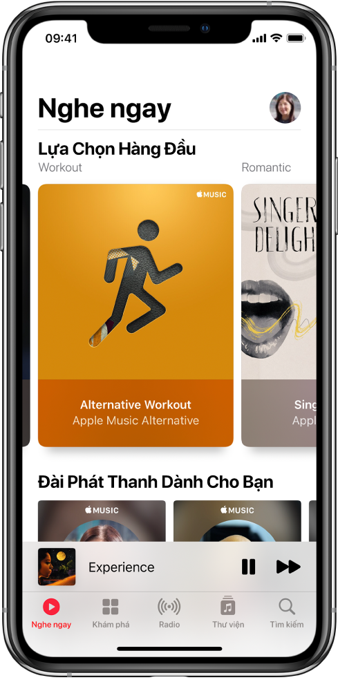 Màn hình Nghe ngay đang hiển thị nút trang cá nhân ở trên cùng bên phải. Playlist Top lựa chọn xuất hiện ở bên dưới. Bên dưới Top lựa chọn là phần Đài phát cho bạn, đang hiển thị hai đài phát.