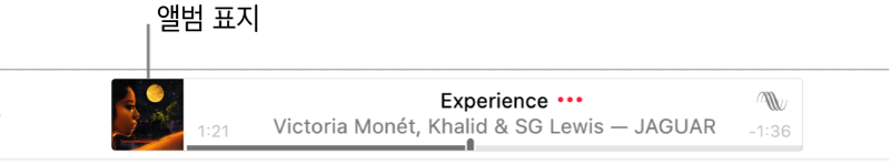 배너 왼쪽의 앨범 표지에 재생 중인 노래가 표시됨.