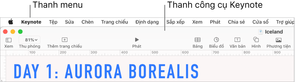Thanh menu ở đầu màn hình với các menu Apple, Keynote, Tệp, Sửa, Chèn, Định dạng, Sắp xếp, Xem, Chia sẻ, Cửa sổ và Trợ giúp. Bên dưới thanh menu là một bài thuyết trình Keynote được mở với các nút thanh công cụ ngang qua cạnh trên cho Xem, Thu phóng, Thêm trang chiếu, Phát, Keynote Live, Bảng, Biểu đồ, Văn bản, Hình, Phương tiện và Nhận xét.