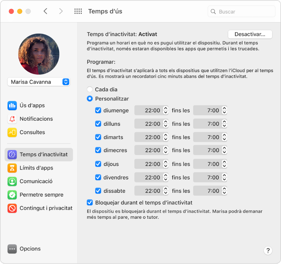 El tauler “Temps d’inactivitat” de “Temps d’ús” amb l’opció “Temps d’inactivitat” activada. Es configura un horari d’inactivitat personalitzat per cada dia de la setmana.