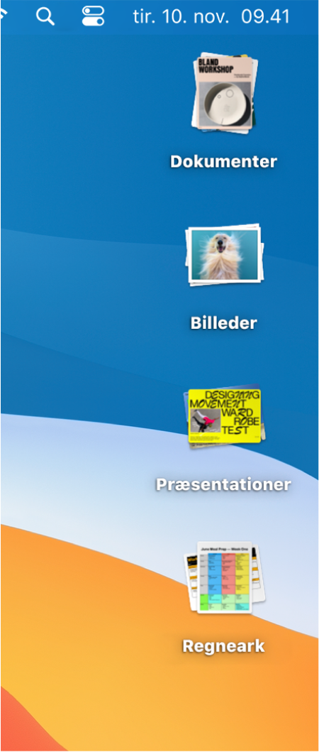 Skrivebordet på en Mac med fire stakke – til dokumenter, billeder, præsentationer og regneark – langs skærmens højre kant.