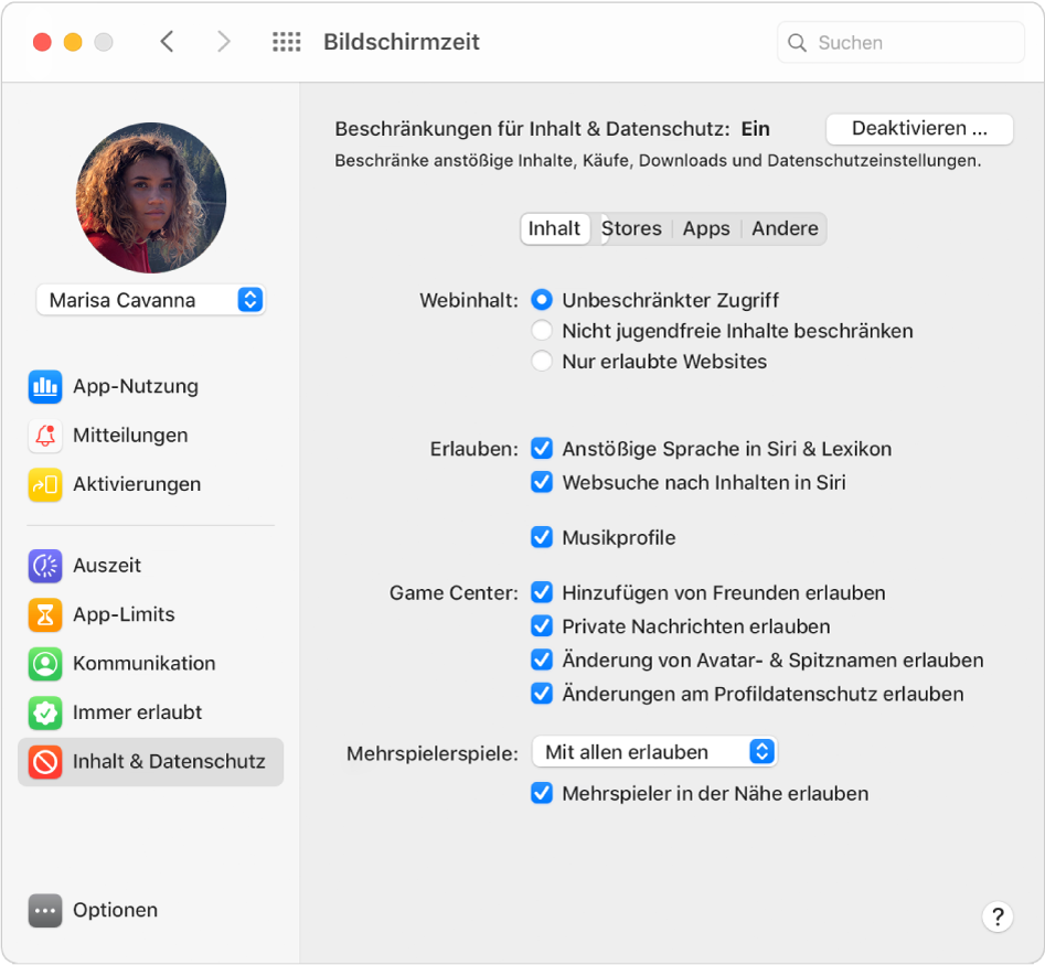 Der Bereich „Beschränkungen für Inhalt & Datenschutz“ der Bildschirmzeit mit ausgewählten Optionen für Webinhalte, Game Center, Siri und Musikprofile.