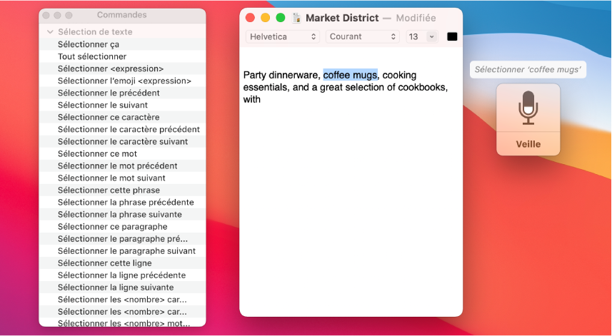 La fenêtre d’écho du contrôle vocal et la fenêtre Commandes en regard d’un document TextEdit en cours de dictée. La fenêtre Commandes répertorie les commandes de sélection de texte. La fenêtre d’écho affiche la commande Sélection <expression>, utilisée pour sélectionner une expression dans le document.
