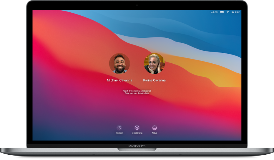 Desktop Mac menampilkan layar masuk yang terkunci dengan dua akun pengguna.